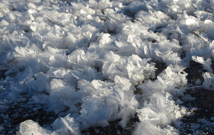 img-_Ice_Feathers_atop_the_Reservoir_-(053-1017005)